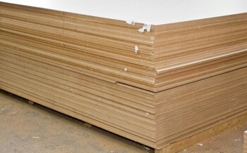 Фанера или ДВП: что и для чего подходит в строительстве и отделке