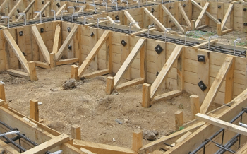 Комбинированная опалубка: можно ли использовать фанеру разных типов