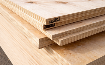 Мифы о фанере: главные заблуждения и реальные свойства материала