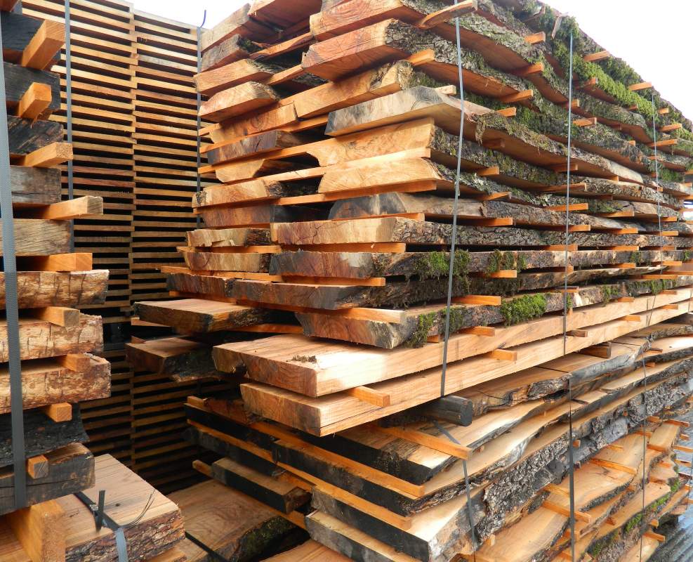 Различные виды пиломатериалов: их классификация и использование в строительстве