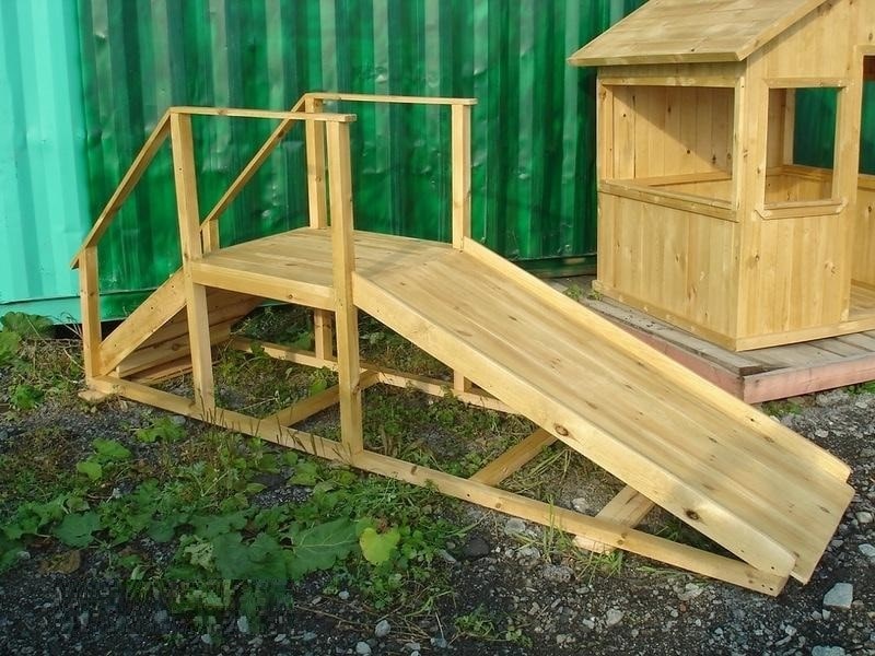 Использование фанеры в строительстве детских площадок