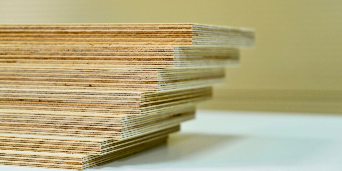 Использование фанеры внутри дома