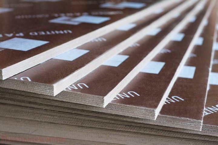 Сравнение китайской и российской ламинированной фанеры: сравнительные характеристики китайской и российской фанеры