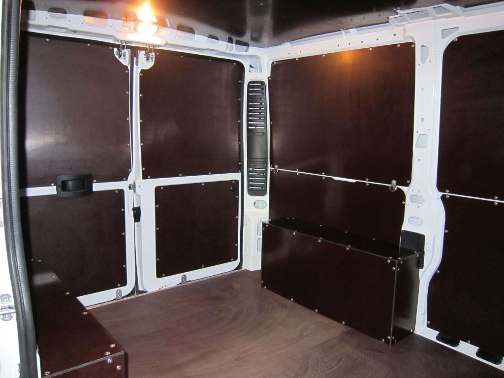 Фургон обшитый ламинированной фанерой